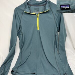 Patagonia lightweight capilene base layer women’s size Med, thin loose half zip